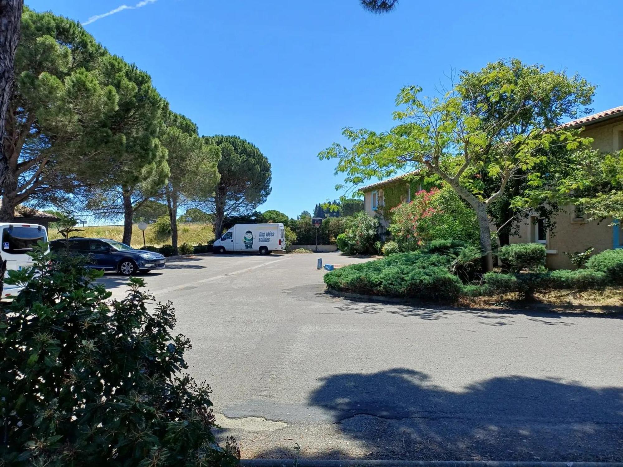 Bel Hotel Restaurant La Gentilhommiere Trebes Bagian luar foto