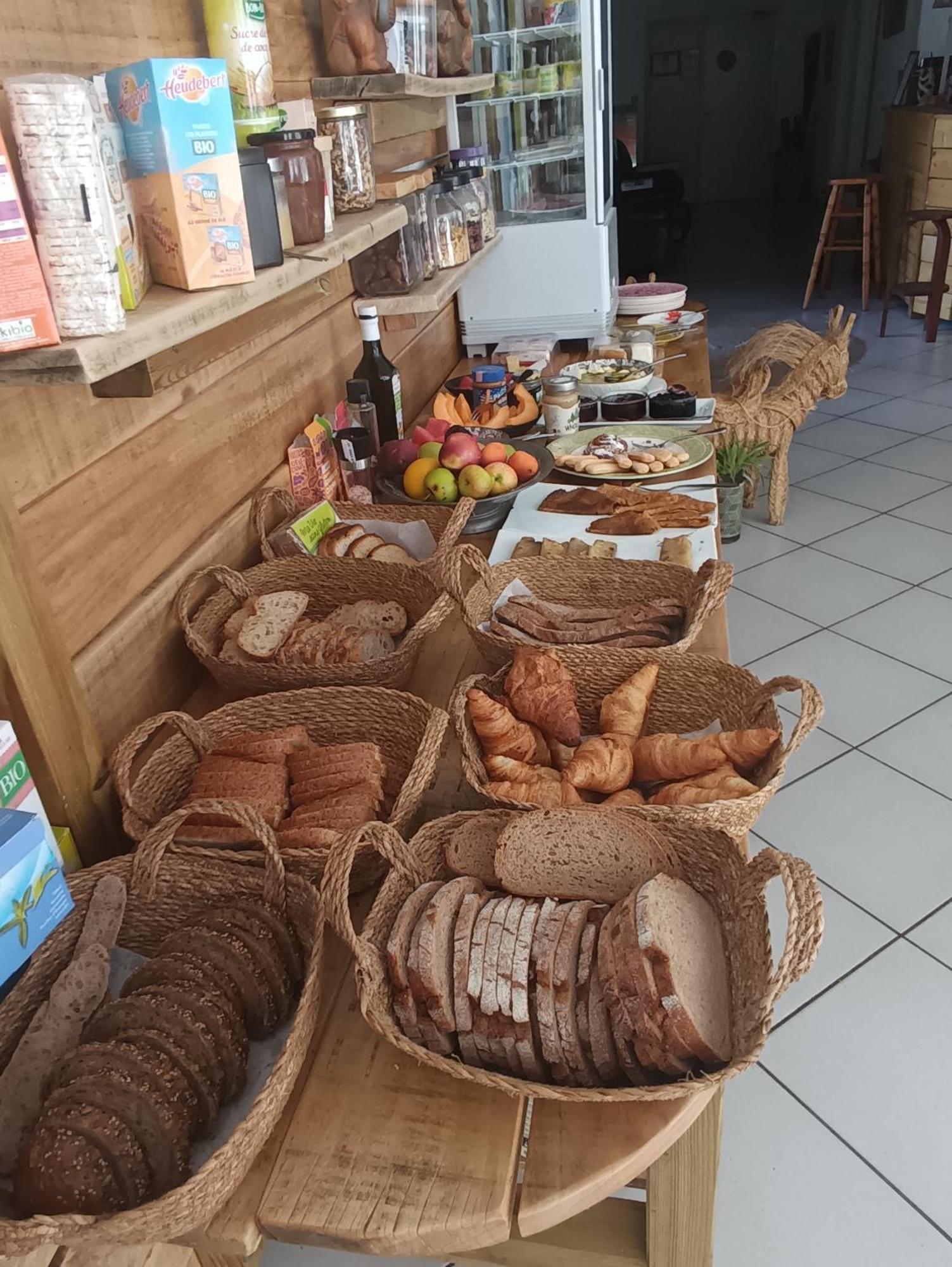 Bel Hotel Restaurant La Gentilhommiere Trebes Bagian luar foto