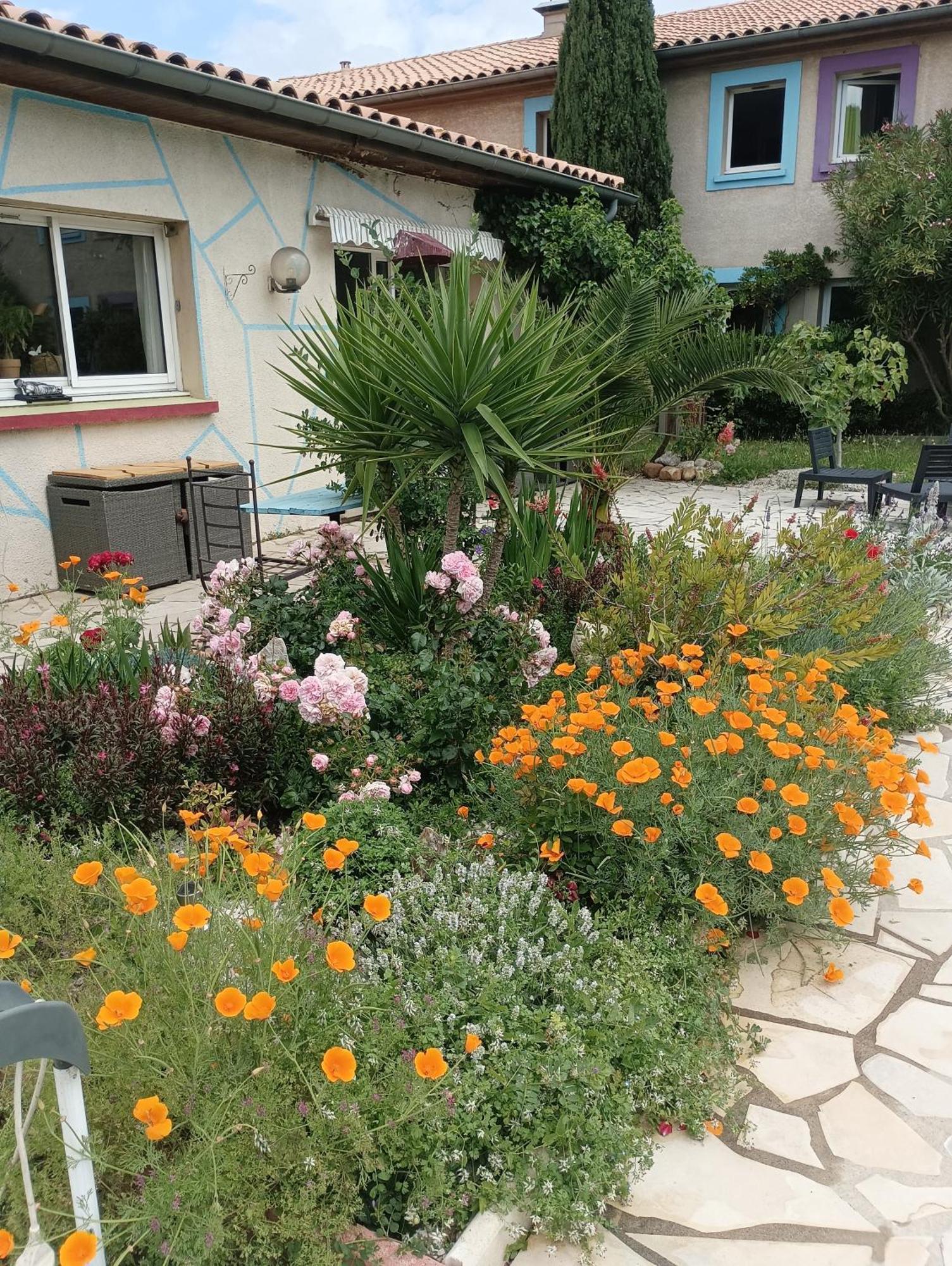Bel Hotel Restaurant La Gentilhommiere Trebes Bagian luar foto