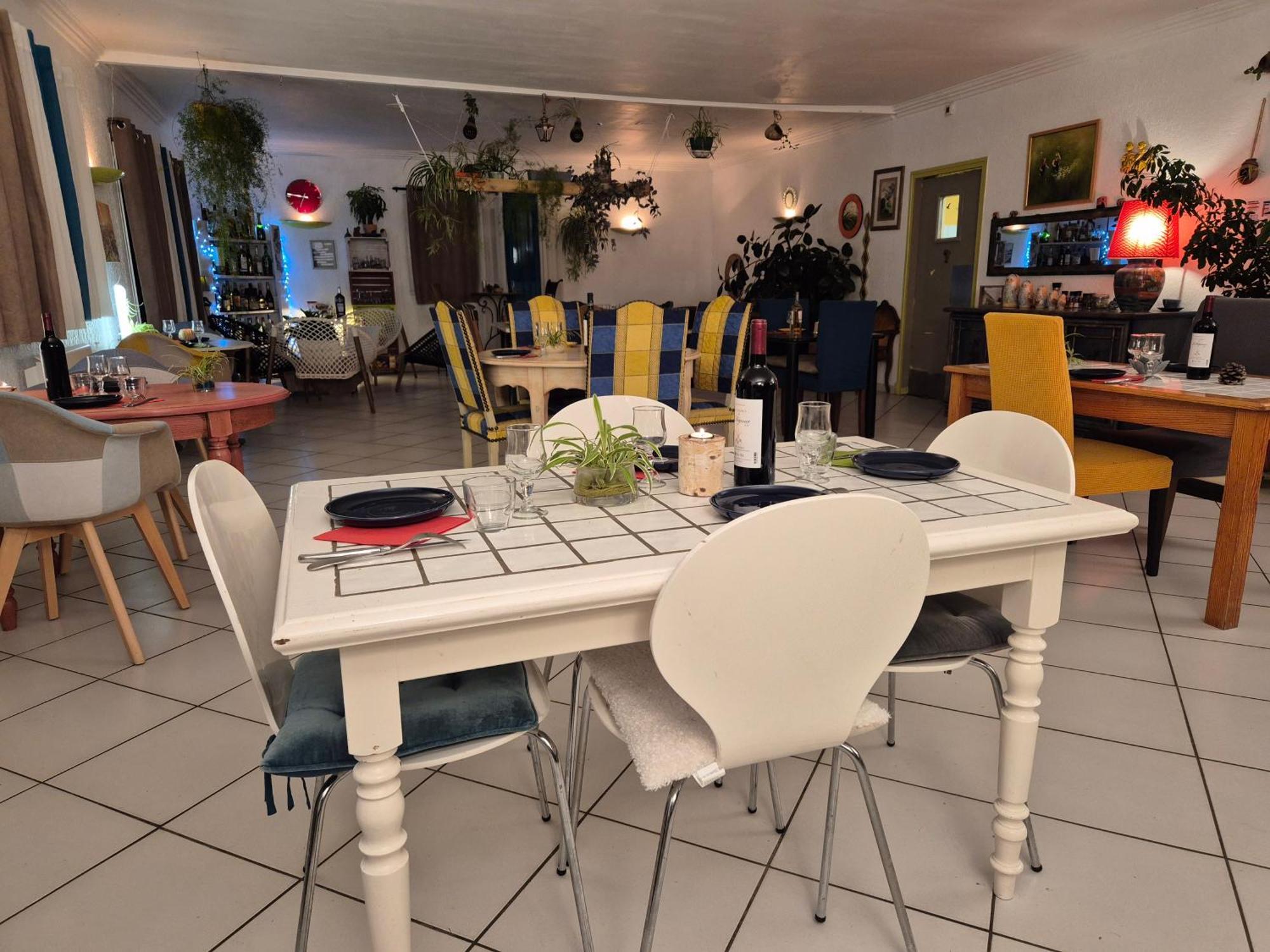 Bel Hotel Restaurant La Gentilhommiere Trebes Bagian luar foto