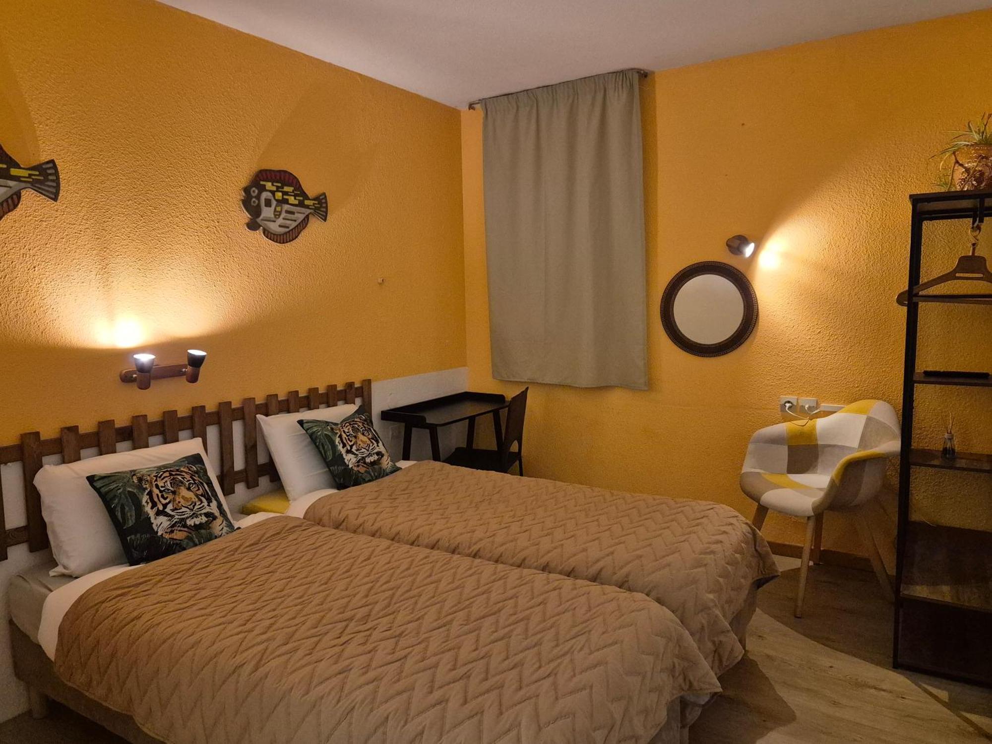 Bel Hotel Restaurant La Gentilhommiere Trebes Bagian luar foto