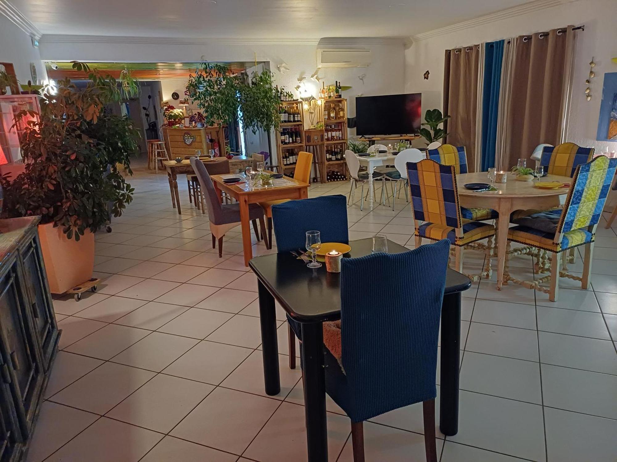 Bel Hotel Restaurant La Gentilhommiere Trebes Bagian luar foto