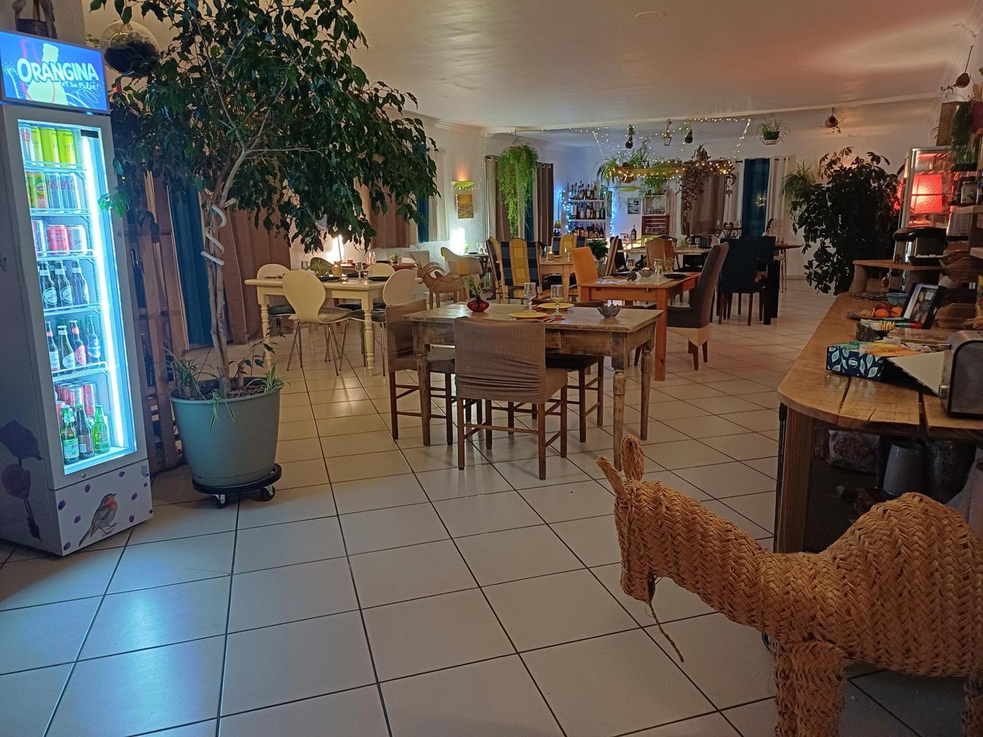 Bel Hotel Restaurant La Gentilhommiere Trebes Bagian luar foto