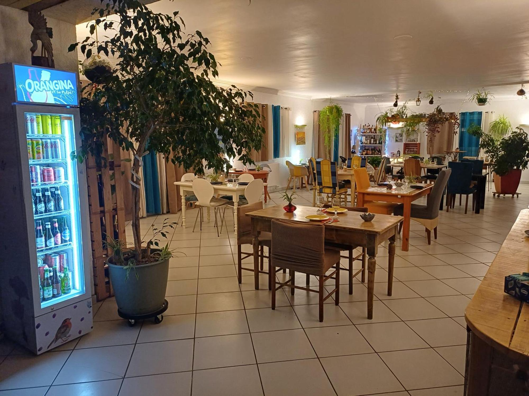 Bel Hotel Restaurant La Gentilhommiere Trebes Bagian luar foto