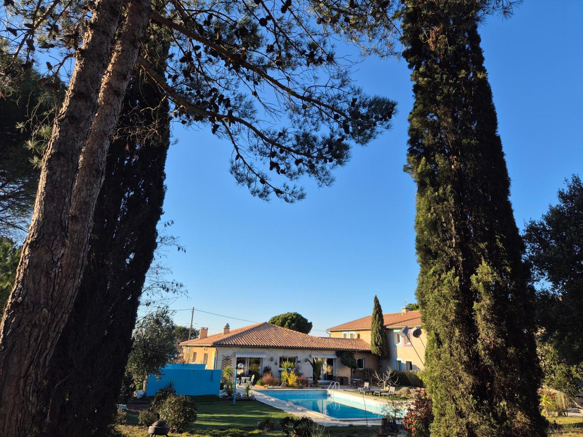 Bel Hotel Restaurant La Gentilhommiere Trebes Bagian luar foto